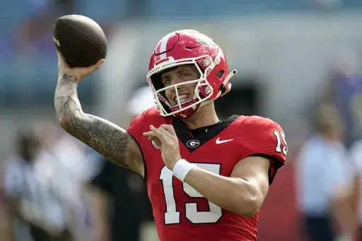 Georgia quarterback Carson Beck warms up before an NCAA college football game against Florida, Saturday, Nov. 2, 2024, in Jacksonville, Fla. (AP Photo/John Raoux)