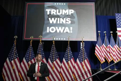 A U.S, Secret Service agent stands his post before Republican presidential candidate former President Donald Trump speaks at a caucus night party in Des Moines, Iowa, Monday, Jan. 15, 2024. (AP Photo/Andrew Harnik)